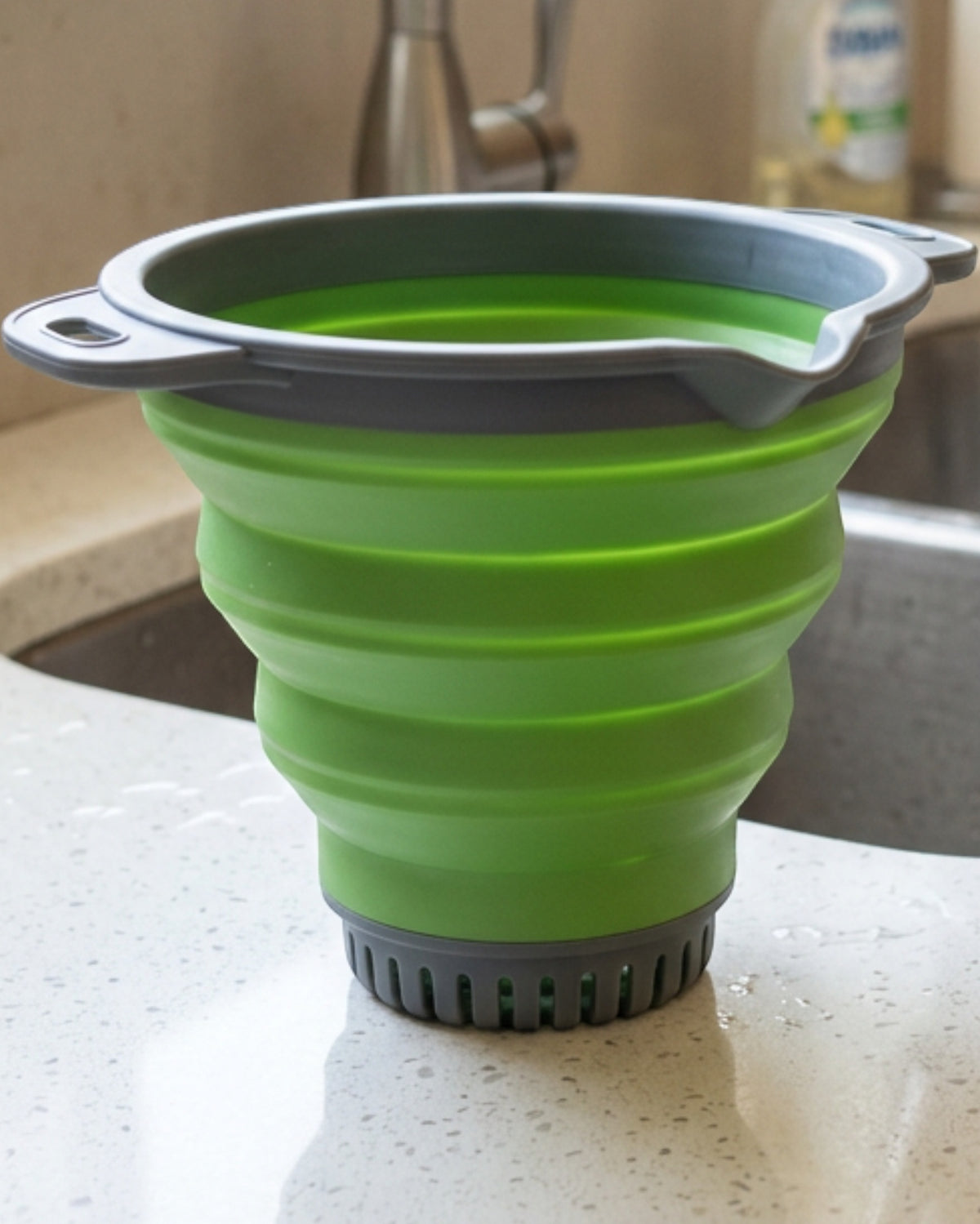 Gelto Collapsible Silicone Vegetable Rinse Funnel 23 cm - Lifestyle view