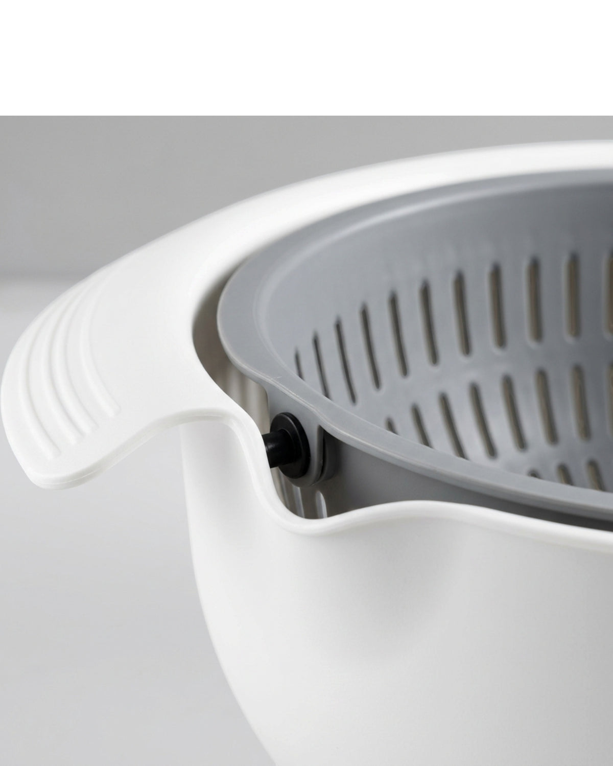 Gelto Dual Layer Rotating Vegetable Rinse Bowl 26 cm - Detail view