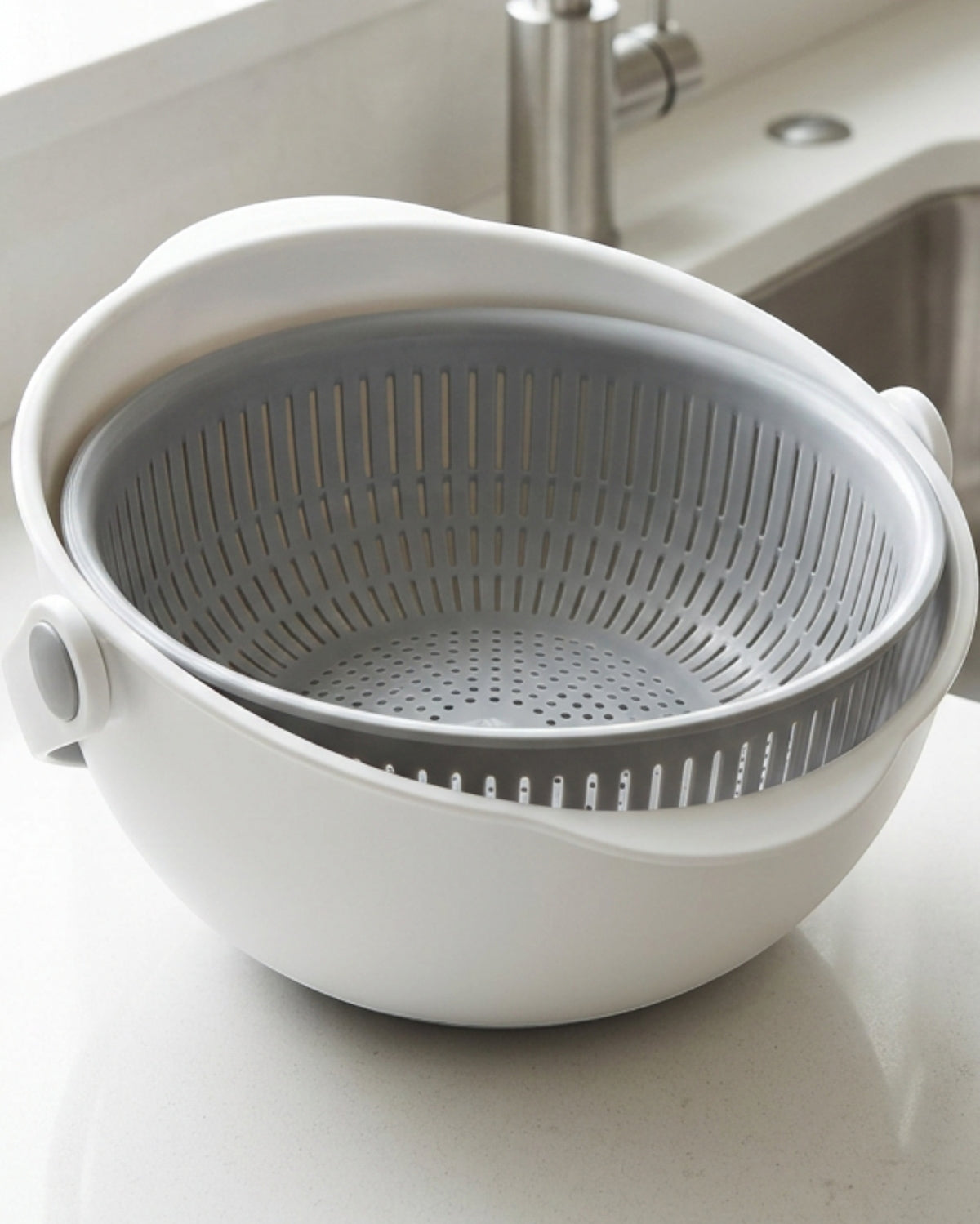 Gelto Dual Layer Rotating Vegetable Rinse Bowl 26 cm - Lifestyle view
